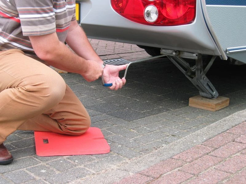 Voorkant 33 Voorkant -Kampeer Avontuur Winkels 1 1 bumpercatcher bumperbescherming kniekussen rood 5329994